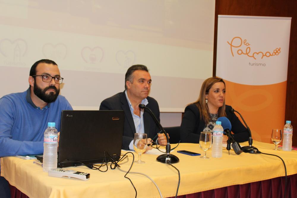 Imagen El alcalde presenta la app y web de turismo de La Palma